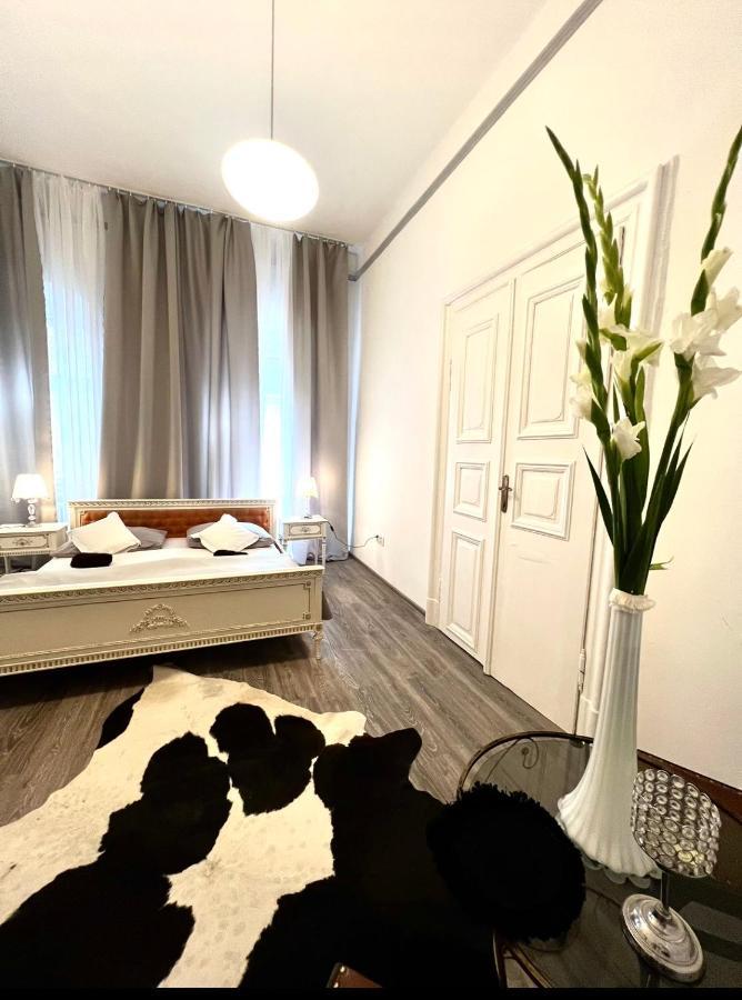 Csaky Palace Bratislava 3 Buitenkant foto