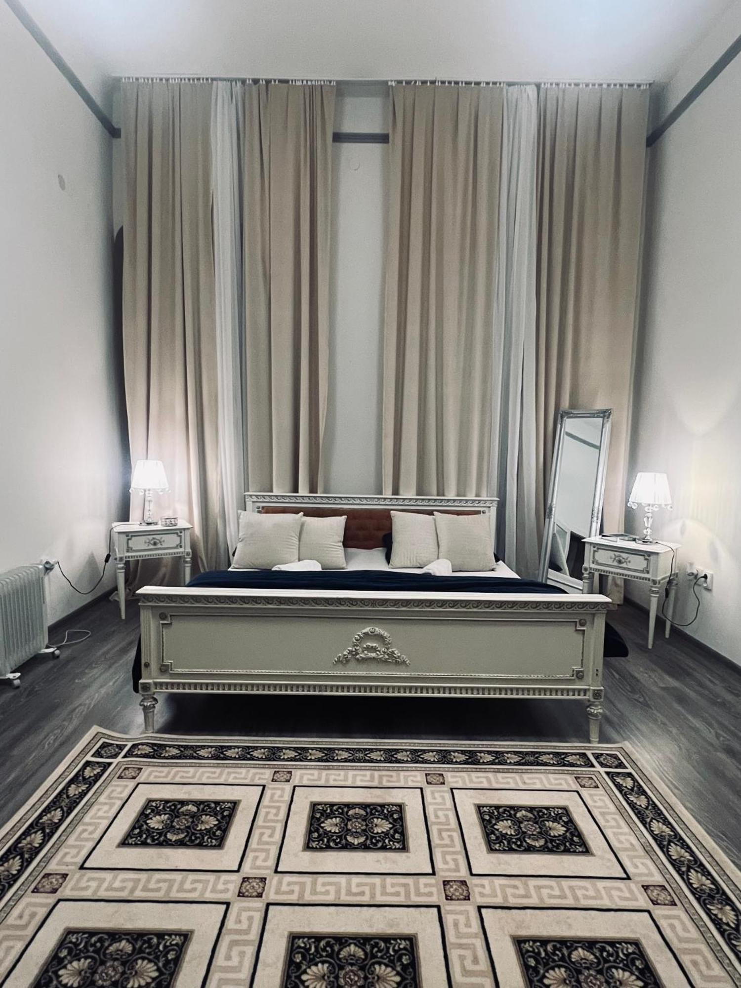 Csaky Palace Bratislava 3 Buitenkant foto
